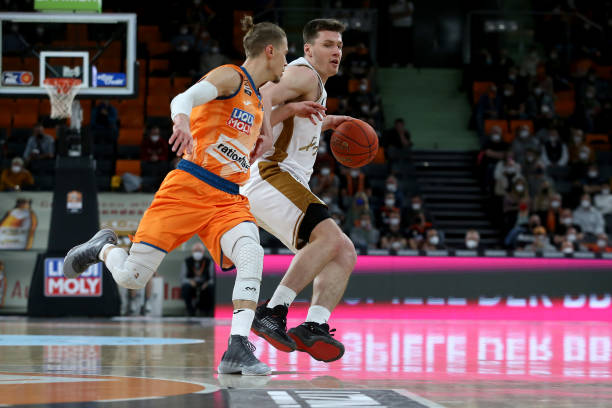 孙颖莎则提 孙颖莎则提