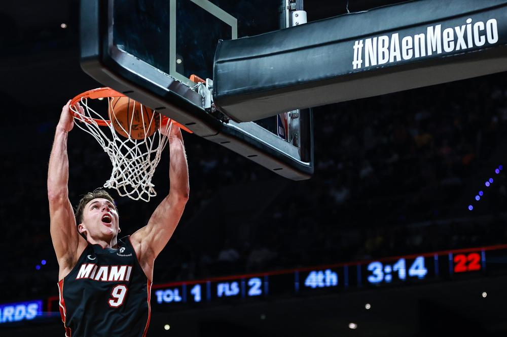 并送出一记 并送出一记